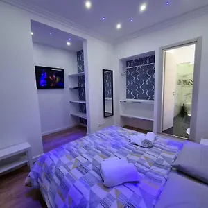  Appartamento Piazza Colombo-apartments Italia